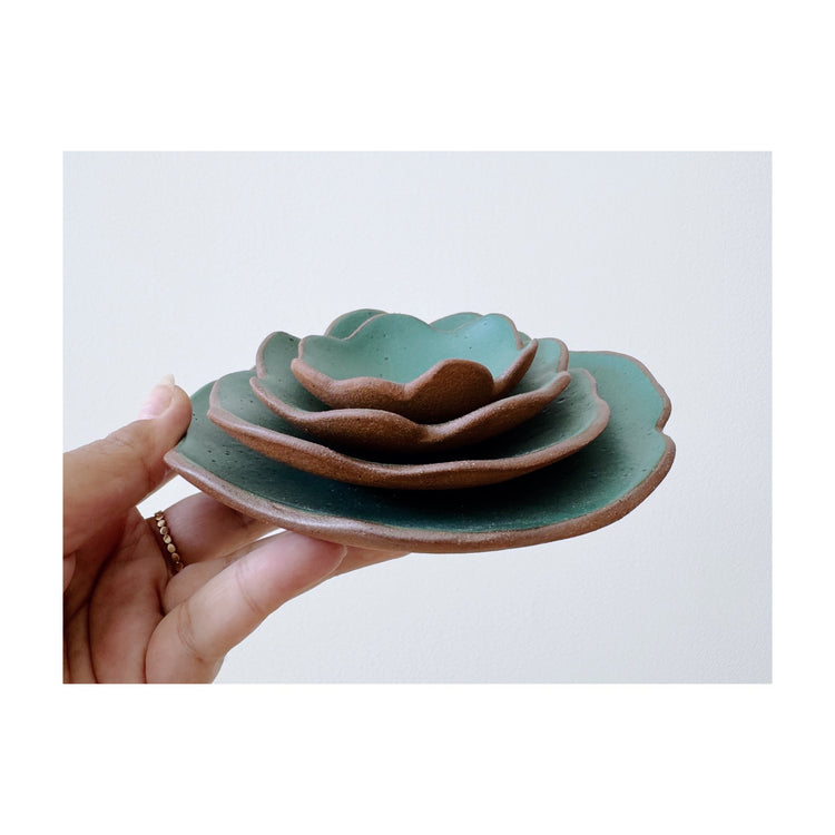 NESTING PETALS • sculptural serve ware