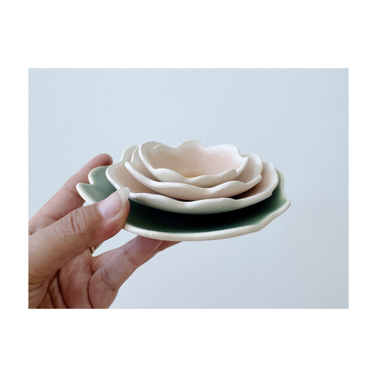 NESTING PETALS • sculptural serve ware